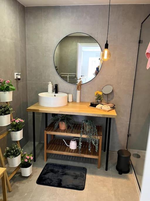 Luxury Artistic Digital Nomad Getaway W/ Terrace Apartman Lisboa Kültér fotó
