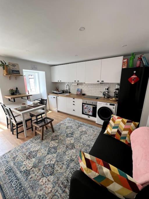 Luxury Artistic Digital Nomad Getaway W/ Terrace Apartman Lisboa Kültér fotó