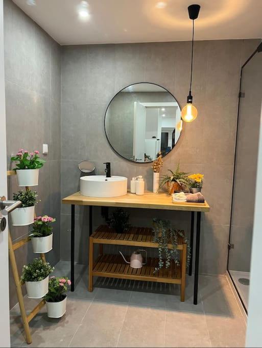 Luxury Artistic Digital Nomad Getaway W/ Terrace Apartman Lisboa Kültér fotó